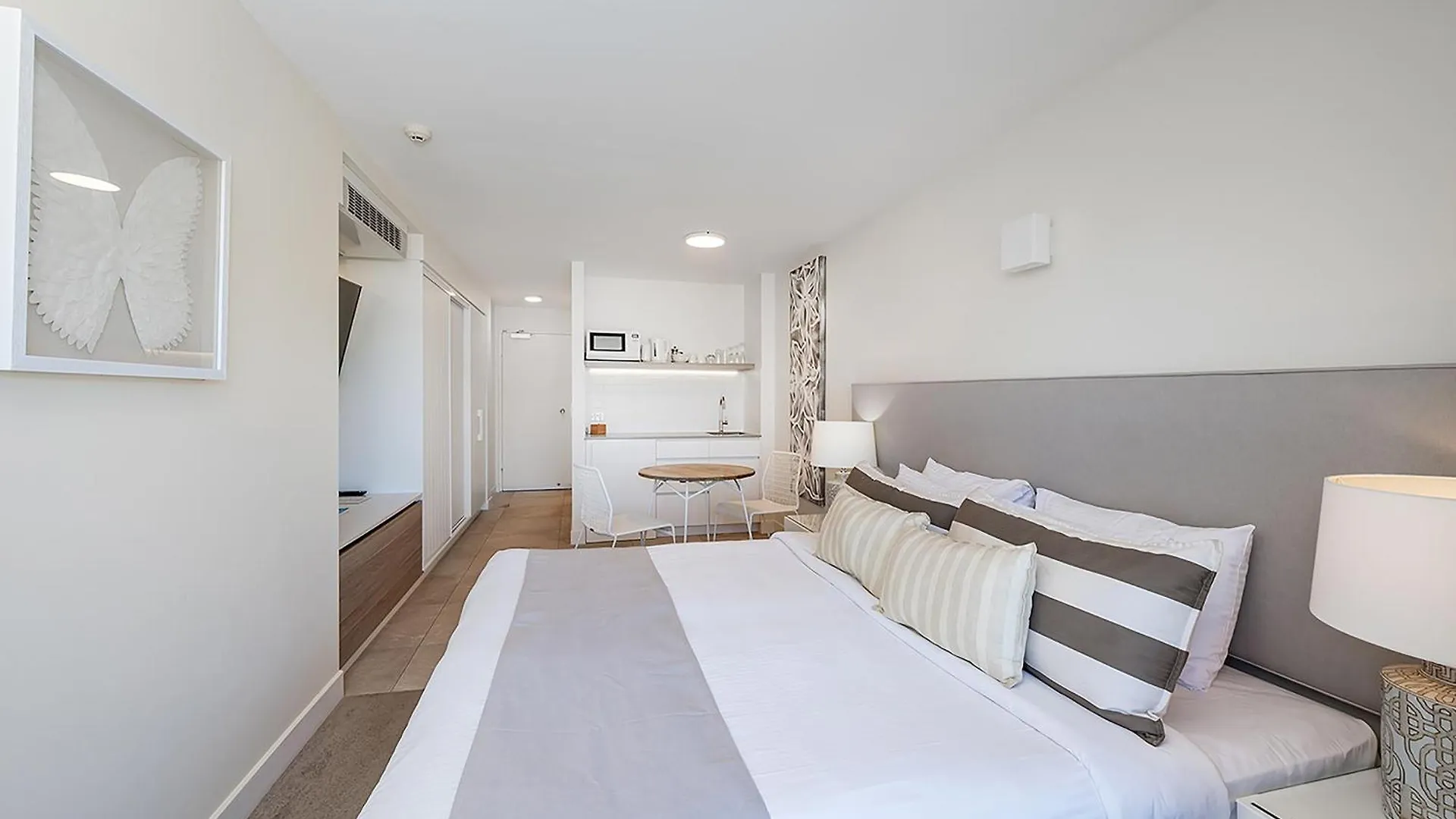 ****  #2 Hastings Street Aparthotel Noosa Heads Australia